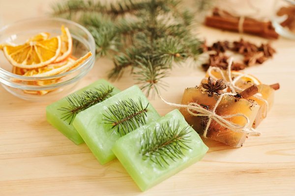 Les encens d'été : Des parfums légers et rafraîchissants pour créer une ambiance estivale